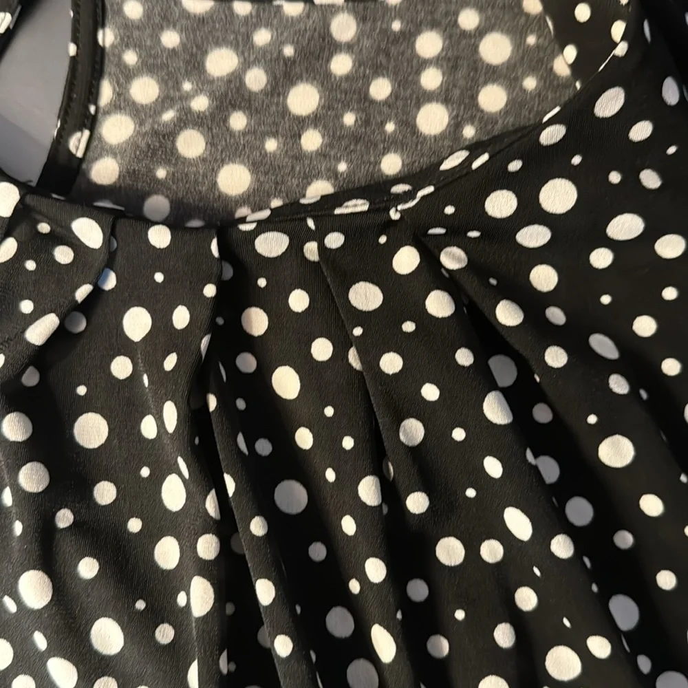 Jones New York polka dot sleeveless blouse - gathered front - sz medium - Picture 5 of 7